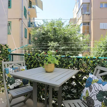 With Wifi - 21557 Lägenhet